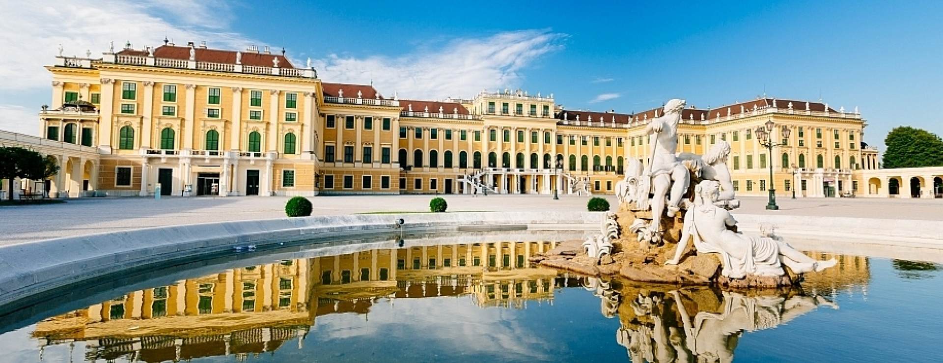 Flusskreuzfahrt auf der Blauen Donau in Wien, Abendessen und Konzert im Kaiserpalast Schönbrunn