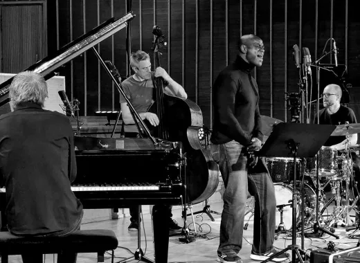 Ola Onabulé et Hazelrigg Brothers